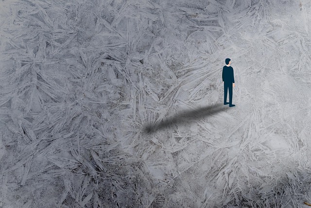 孤立した成人男性